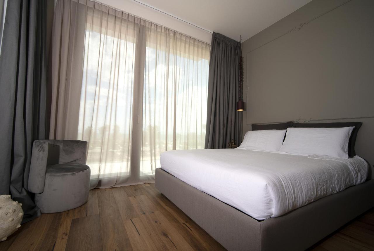 Piccola Maesta' Boutique Rooms チヴィタノーヴァ・マルケ エクステリア 写真
