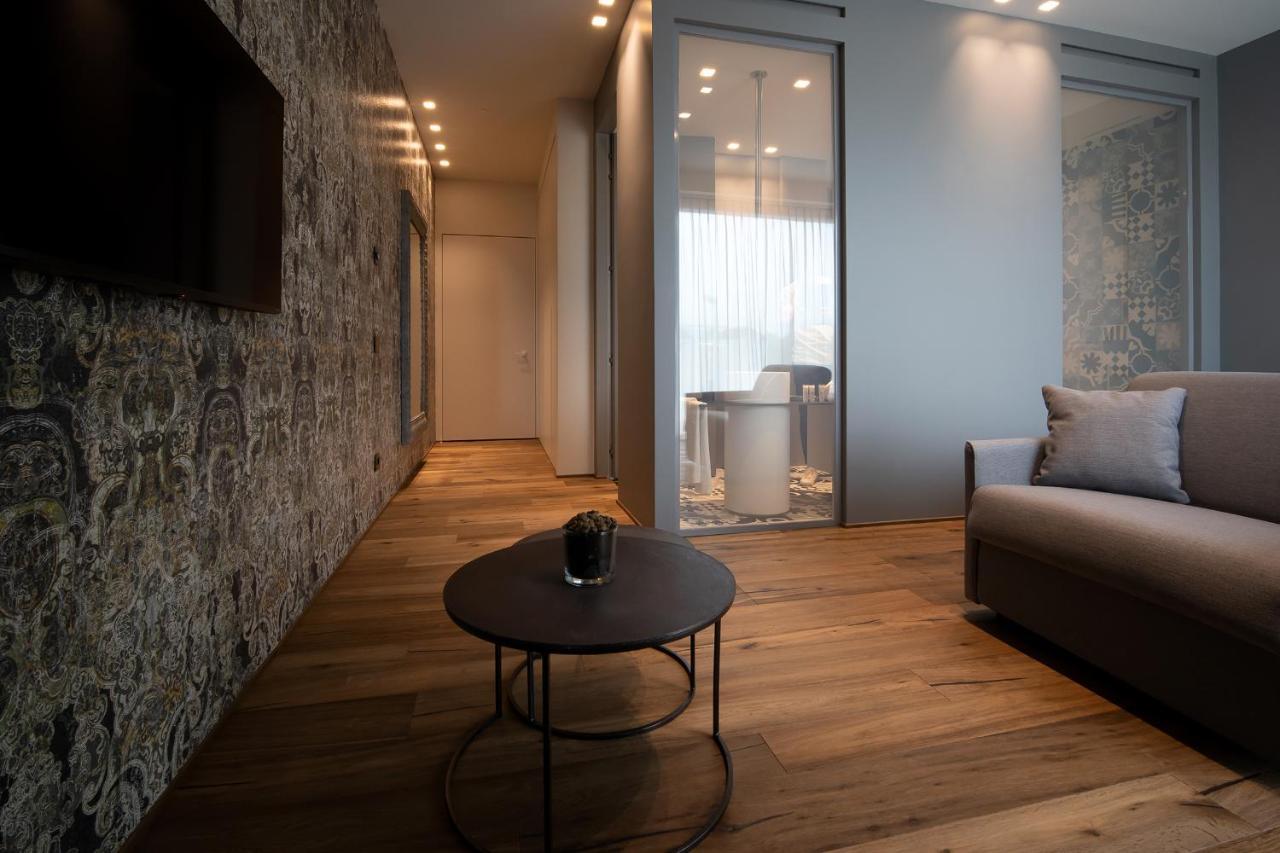 Piccola Maesta' Boutique Rooms チヴィタノーヴァ・マルケ エクステリア 写真