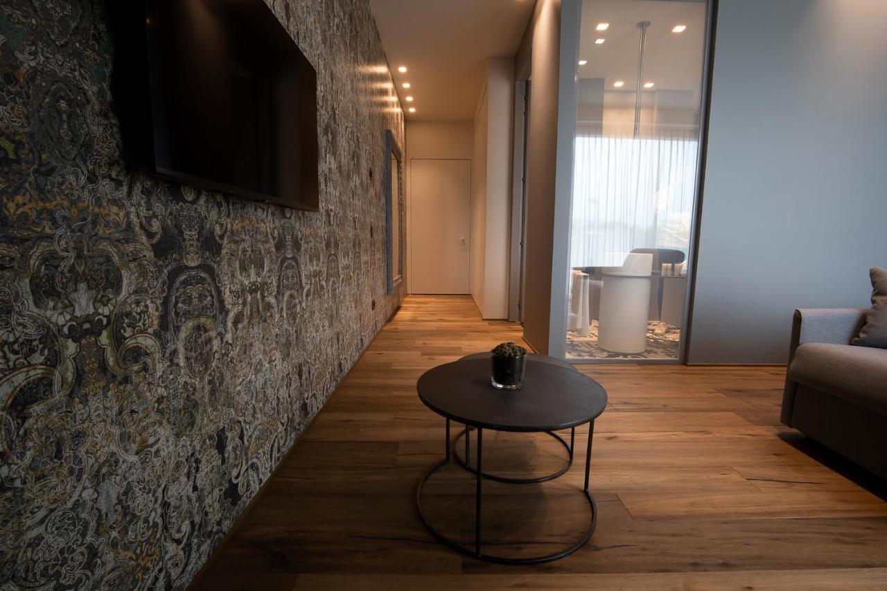 Piccola Maesta' Boutique Rooms チヴィタノーヴァ・マルケ エクステリア 写真