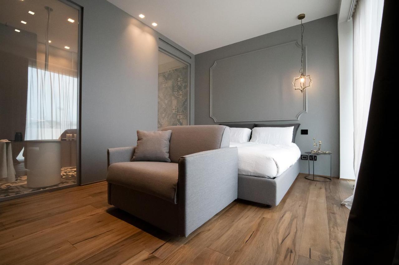 Piccola Maesta' Boutique Rooms チヴィタノーヴァ・マルケ エクステリア 写真